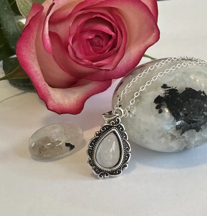 Colgante en forma de lágrima con Piedra de Luna